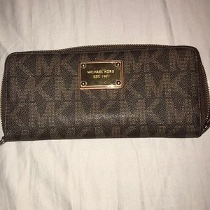 MICHAEL KORS WALLET...